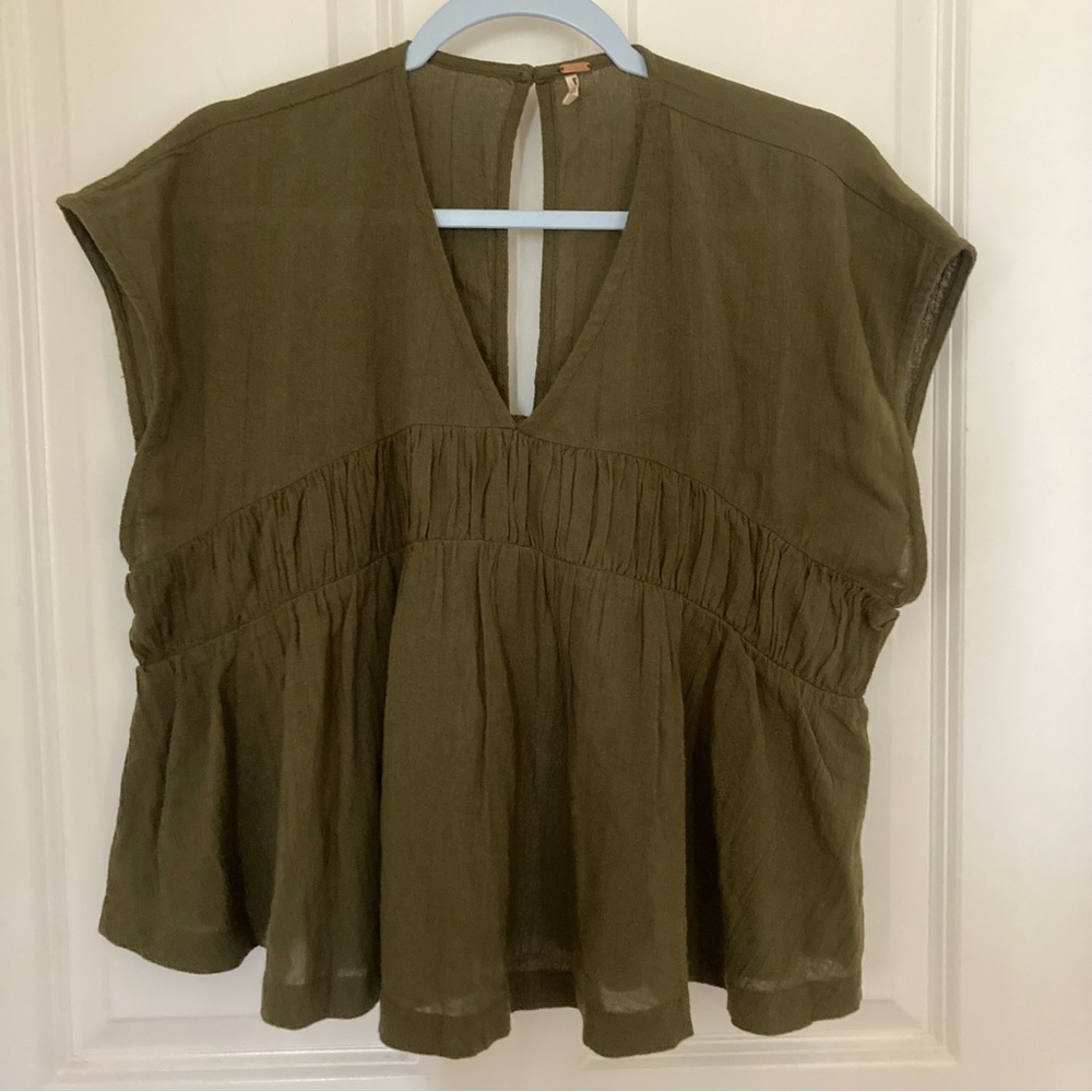 NEW Free people 100% cotton top olive green size XS relaxed fit new without tag
